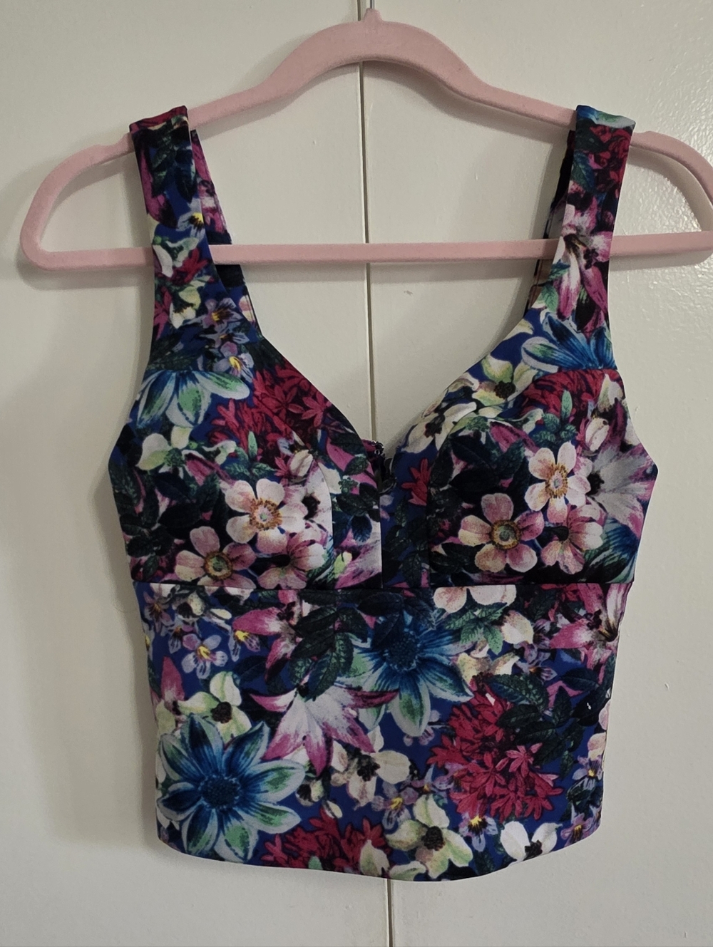 Guess Sweetheart Neck Floral Crop Top